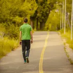 Camminare per dimagrire, il ritmo che fa la differenza: perché 7.000 passi al giorno non bastano se li fai così