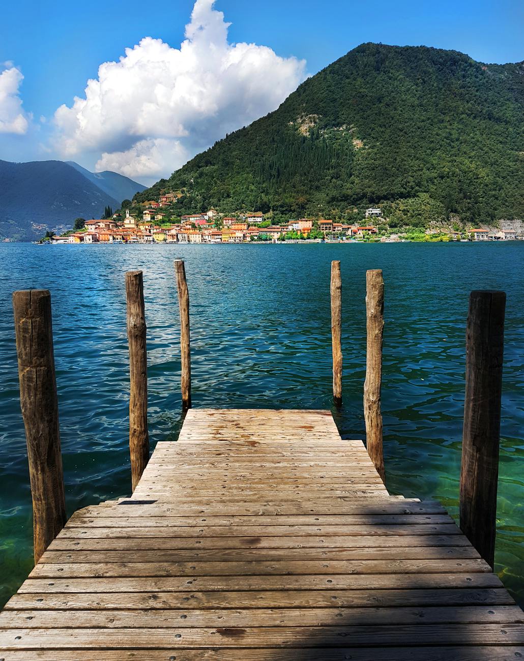 Laghi italiani meno affollati: dove andare d’estate se vuoi evitare la folla