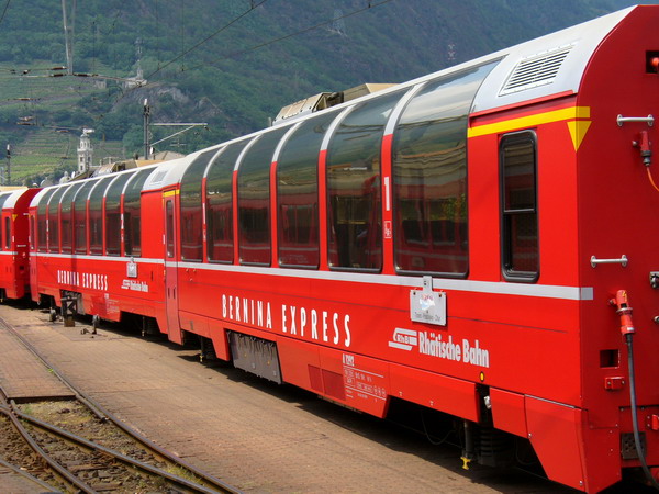 Treno del Bernina: un’esperienza di viaggio unica tra Italia e Svizzera