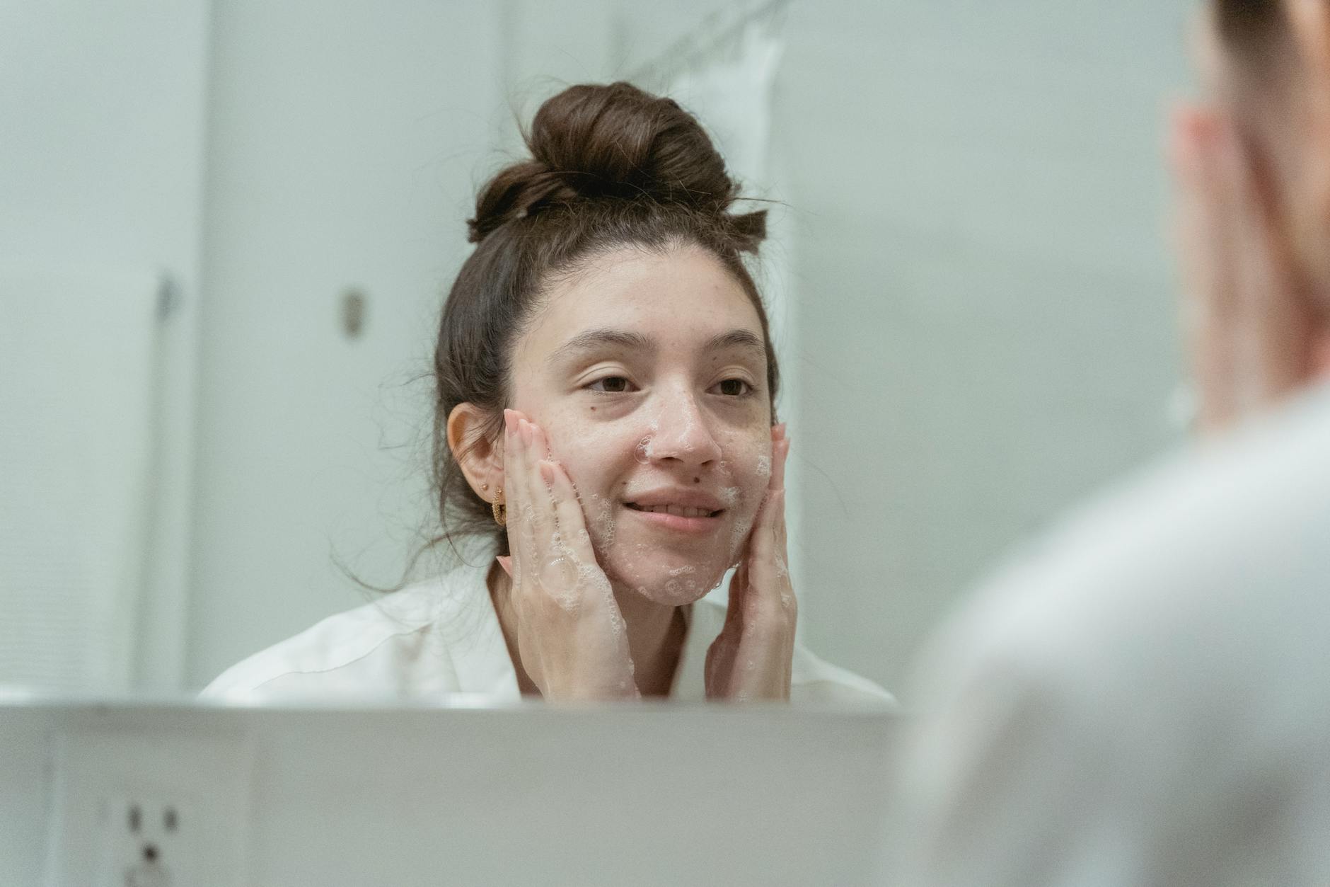 Come scegliere il detergente viso giusto per tipo di pelle