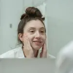 Come scegliere il detergente viso giusto per tipo di pelle