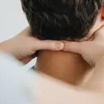 Esercizi cervicale: cosa aiuta e cosa peggiora la situazione?