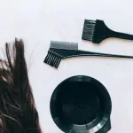 Colorazione naturale dei capelli: cosa sapere prima di scegliere henné ed erbe tintorie