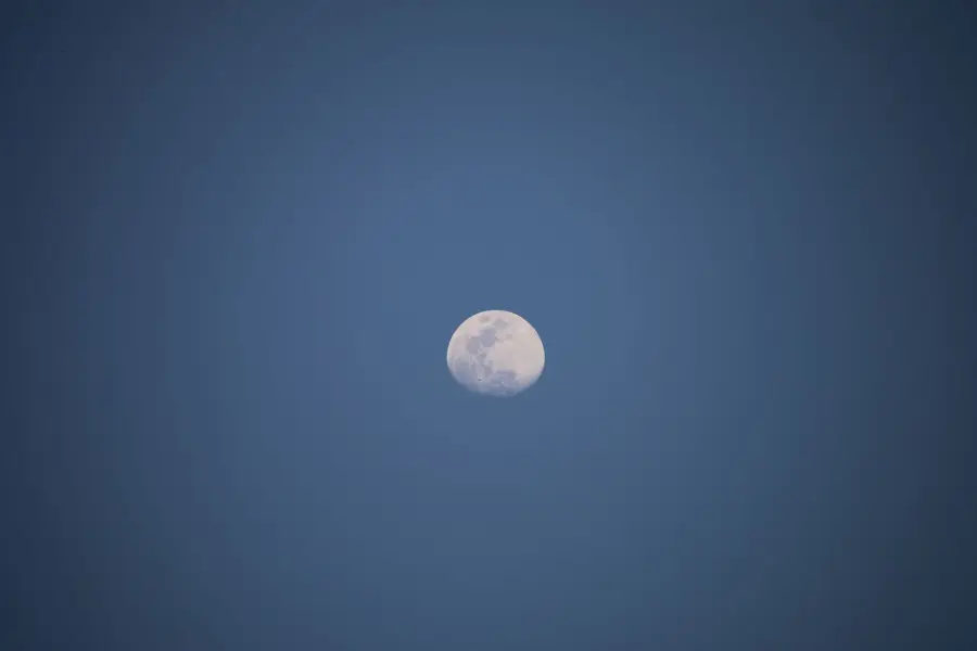 Luna gibbosa crescente: la fase in cui sembra quasi piena, ma non lo è
