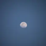 Luna gibbosa crescente: la fase in cui sembra quasi piena, ma non lo è