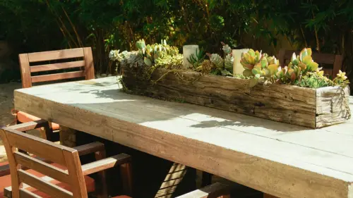 Legno esposto alle intemperie: come proteggere staccionate, gazebo e mobili da giardino dal deterioramento
